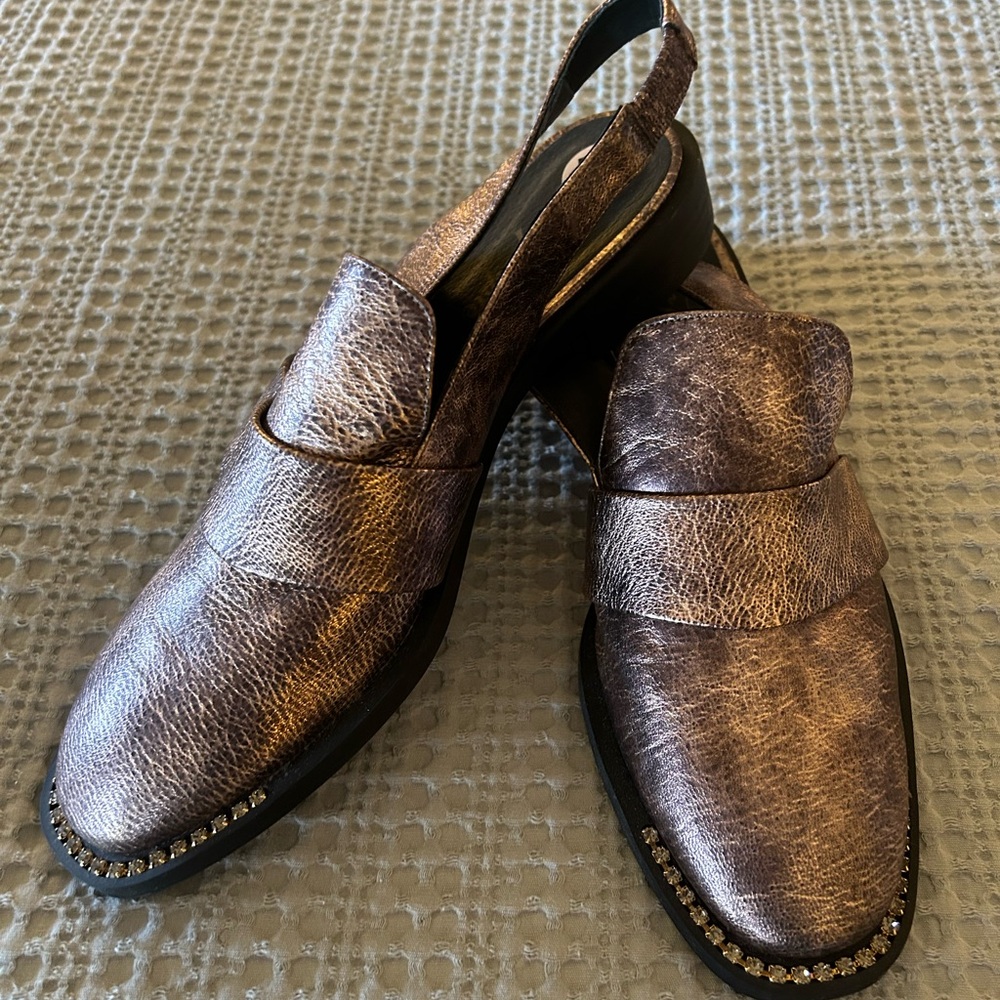 NWOT Free People Abbey Road sling back loafer style metallic color shoes.  Sz 11 - Picture 3 of 11